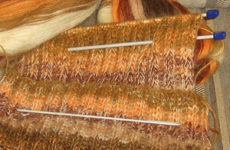 Комплект «Поздняя осень» (шарф и варежки спицами)